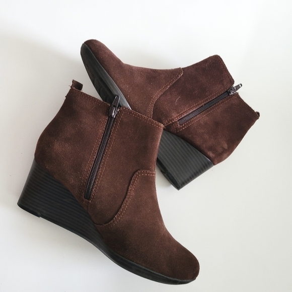 Clarks brown wedged booties - Picture 13 of 14